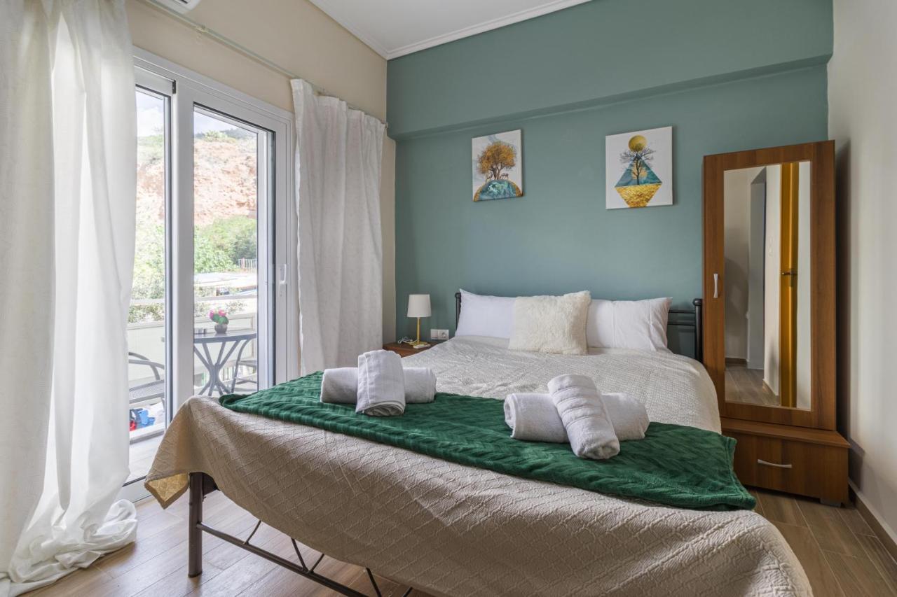 Couples Retreat, Fully Equipped Studio/ Loutraki Beach Apartamento Exterior foto