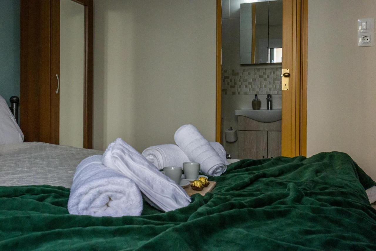 Couples Retreat, Fully Equipped Studio/ Loutraki Beach Apartamento Exterior foto