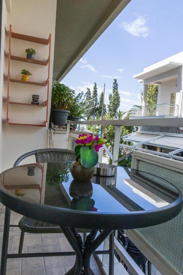 Couples Retreat, Fully Equipped Studio/ Loutraki Beach Apartamento Exterior foto